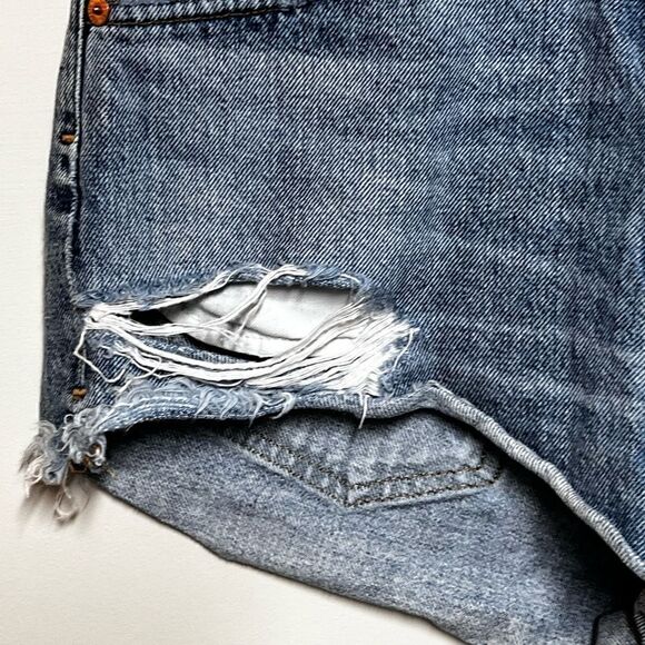 Free People We The Free Loving Good Vibrations Distressed Denim Shorts Sz 25 - Picture 4 of 7